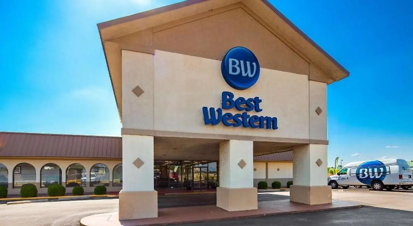 Best Western Airport EXTERIOR