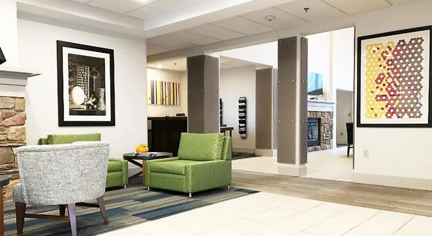 Holiday Inn Express & Suites White River Junction by IHG LOUNGE_LOBBY