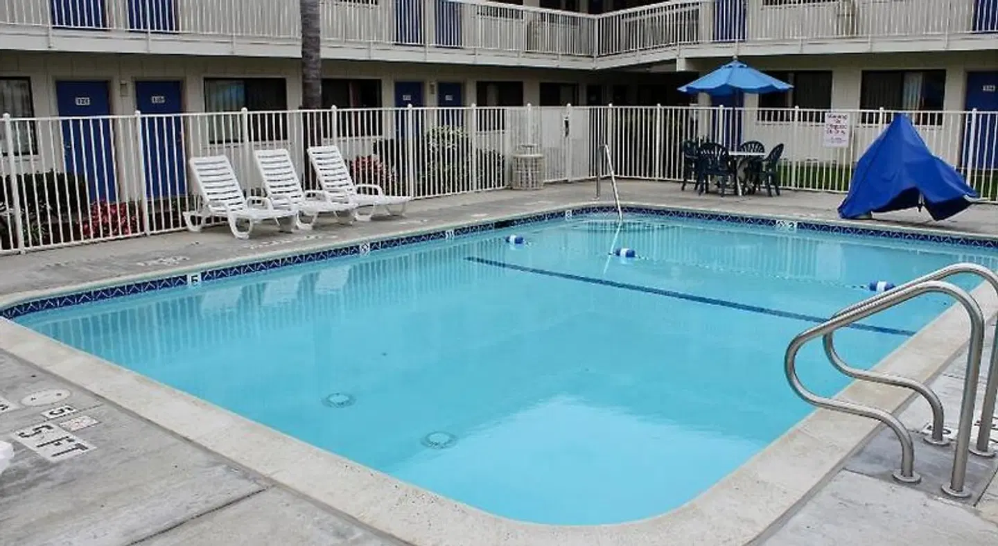 Motel 6 Pismo Beach, CA OUTDOOR_POOL