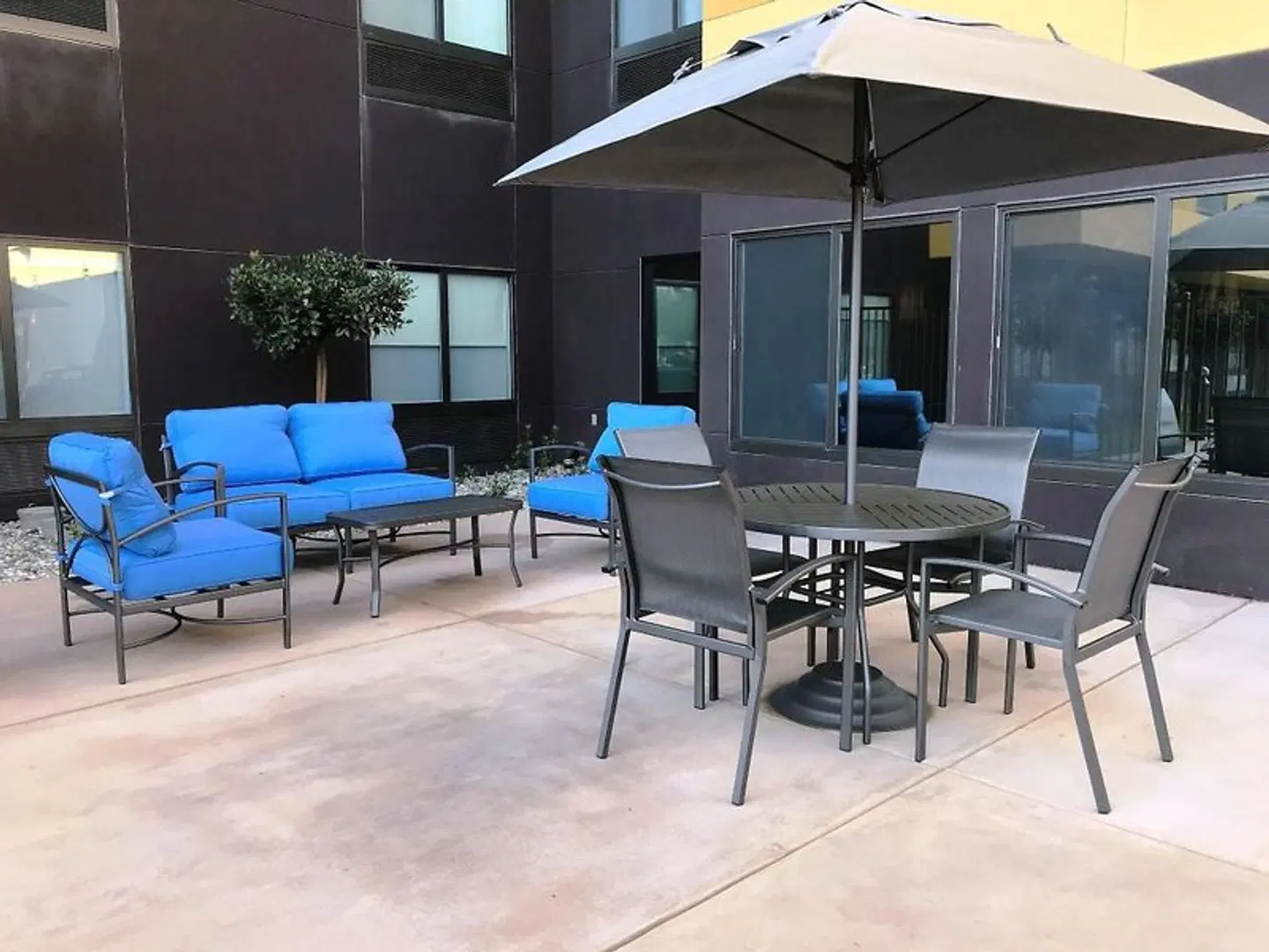 Fairfield by Marriott Inn & Suites Fresno Yosemite International Airport Terrasse