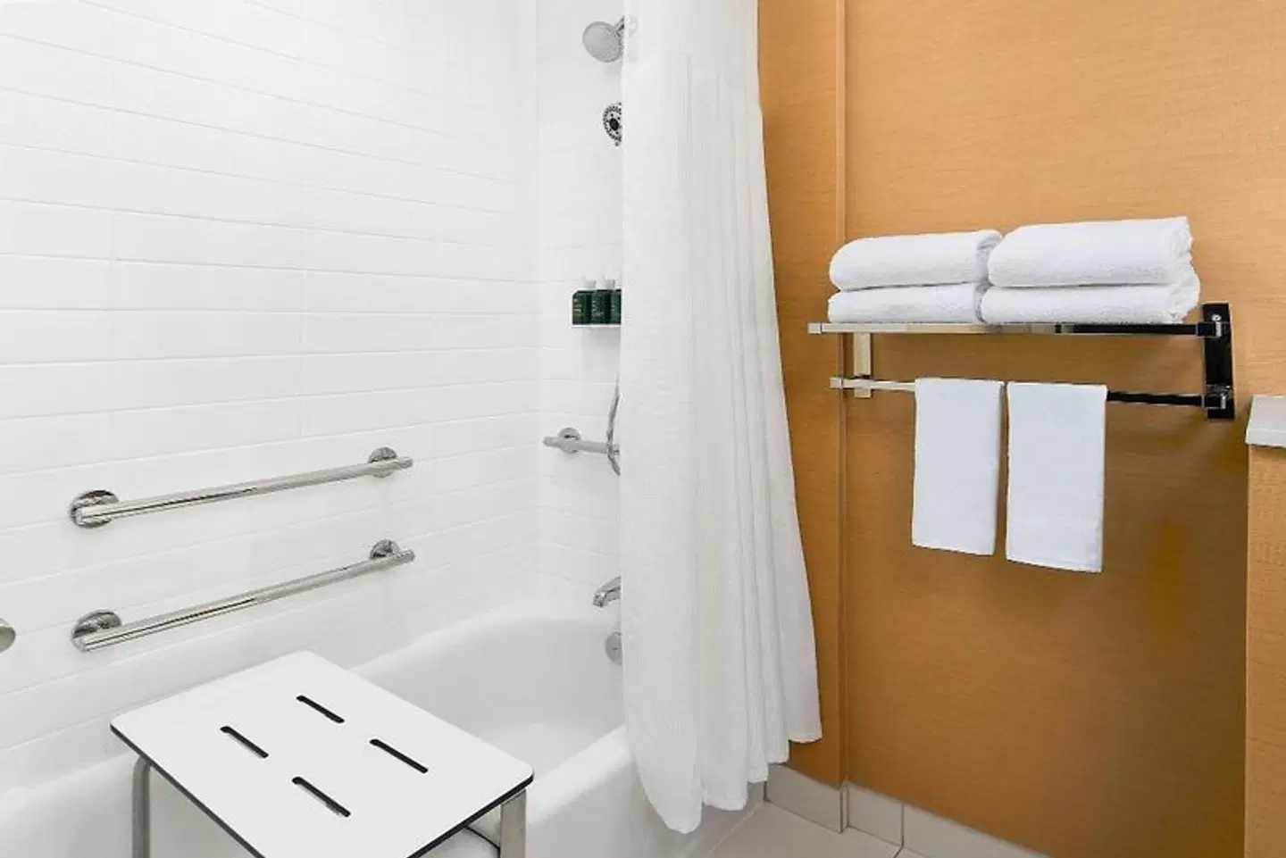 Fairfield by Marriott Inn & Suites Fresno Yosemite International Airport Badezimmer