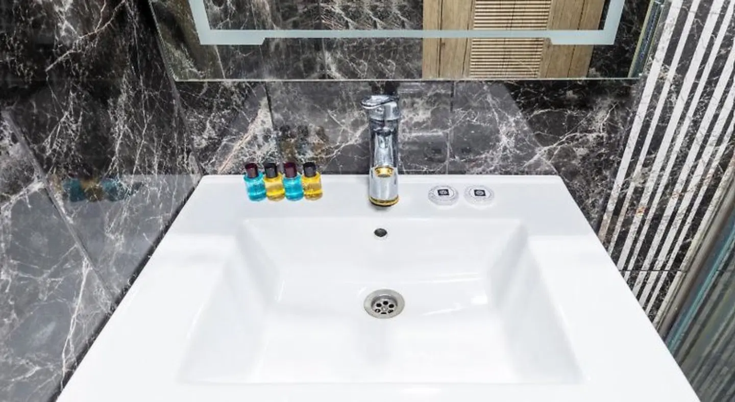 Dem 'stanbul Airport Hotel Badezimmer