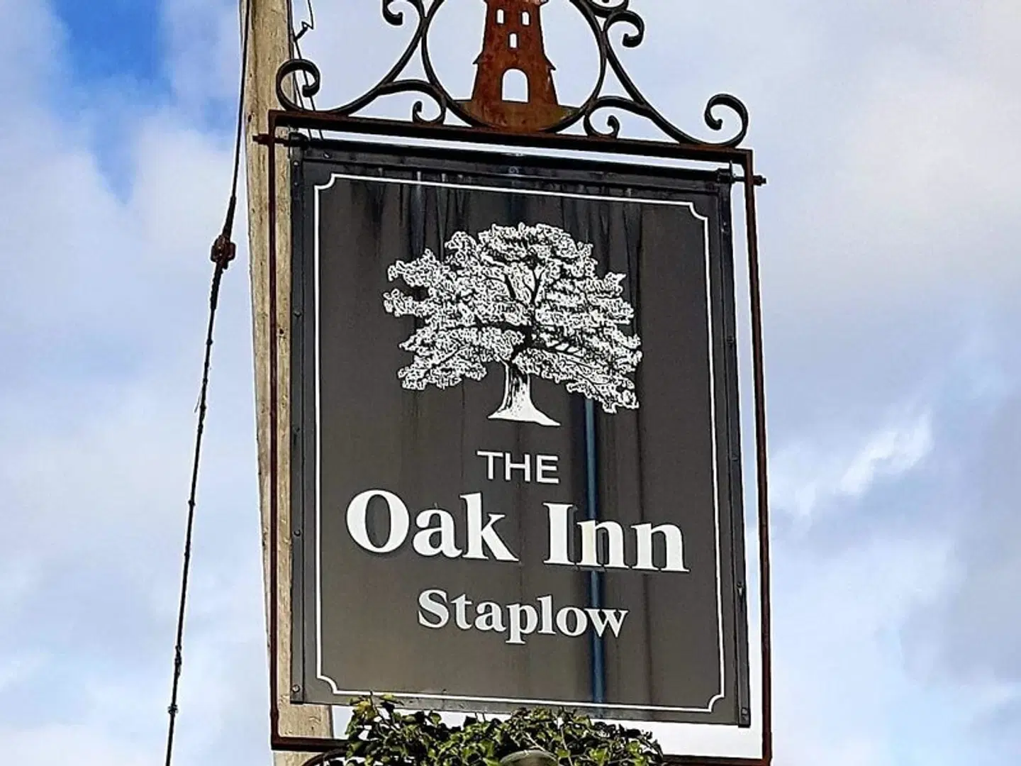 The Oak Inn Staplow EXTERIOR