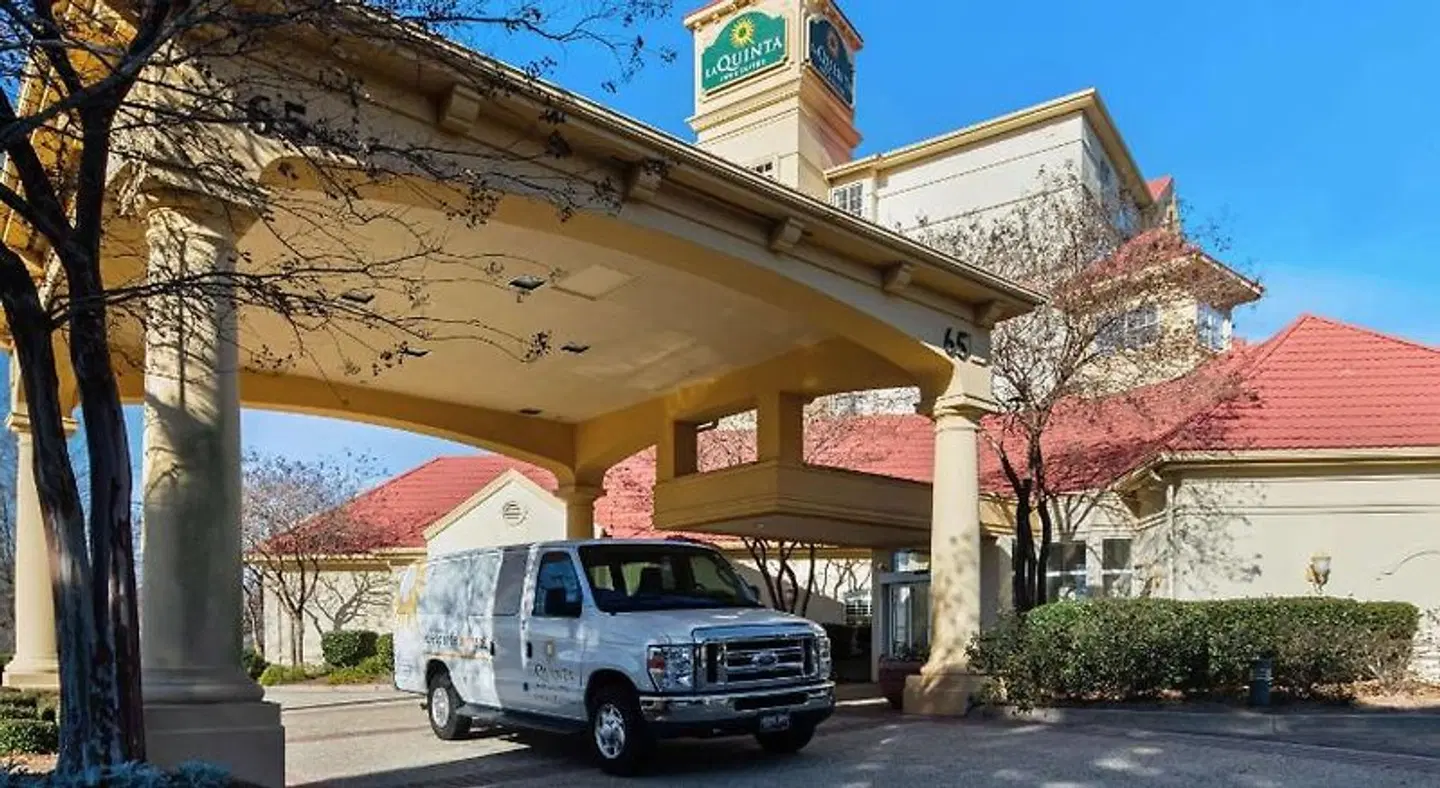 La Quinta Inn & Suites by Wyndham Greenville Haywood EXTERIOR