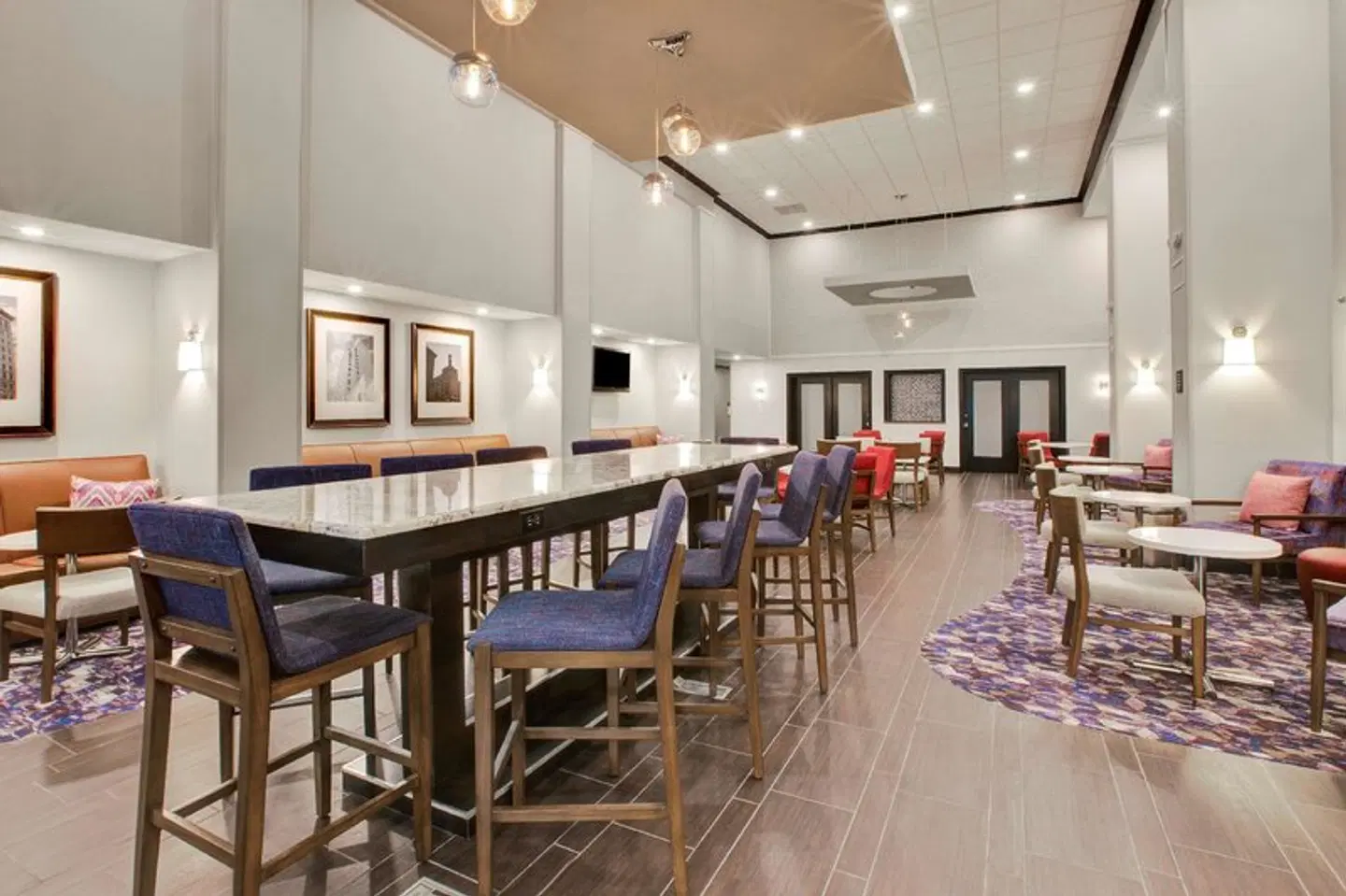 Hampton Inn and Suites Flint/Grand Blanc Bar