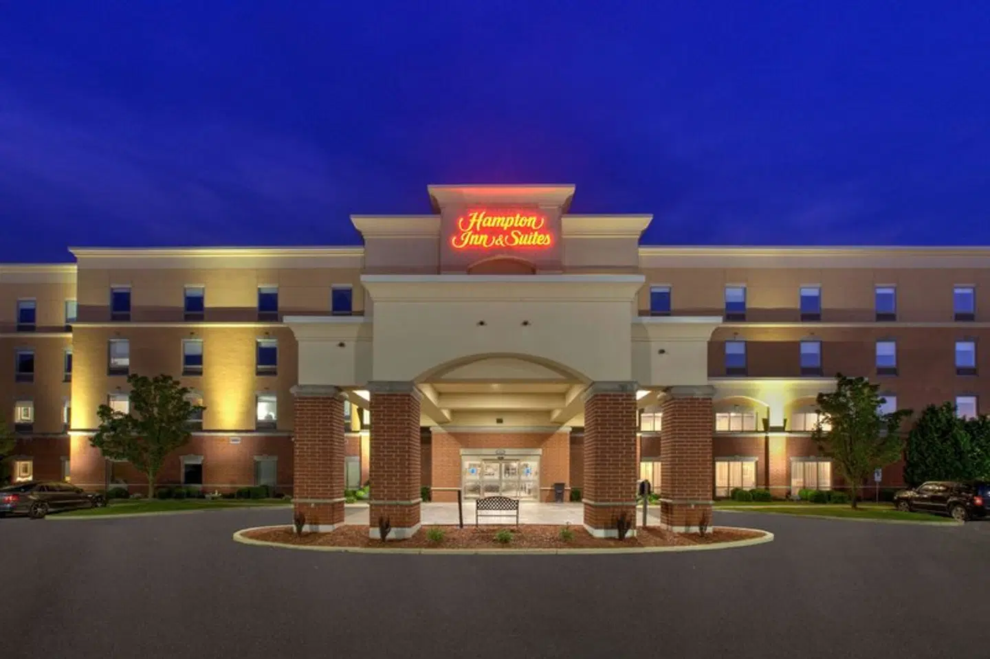 Hampton Inn and Suites Flint/Grand Blanc EXTERIOR