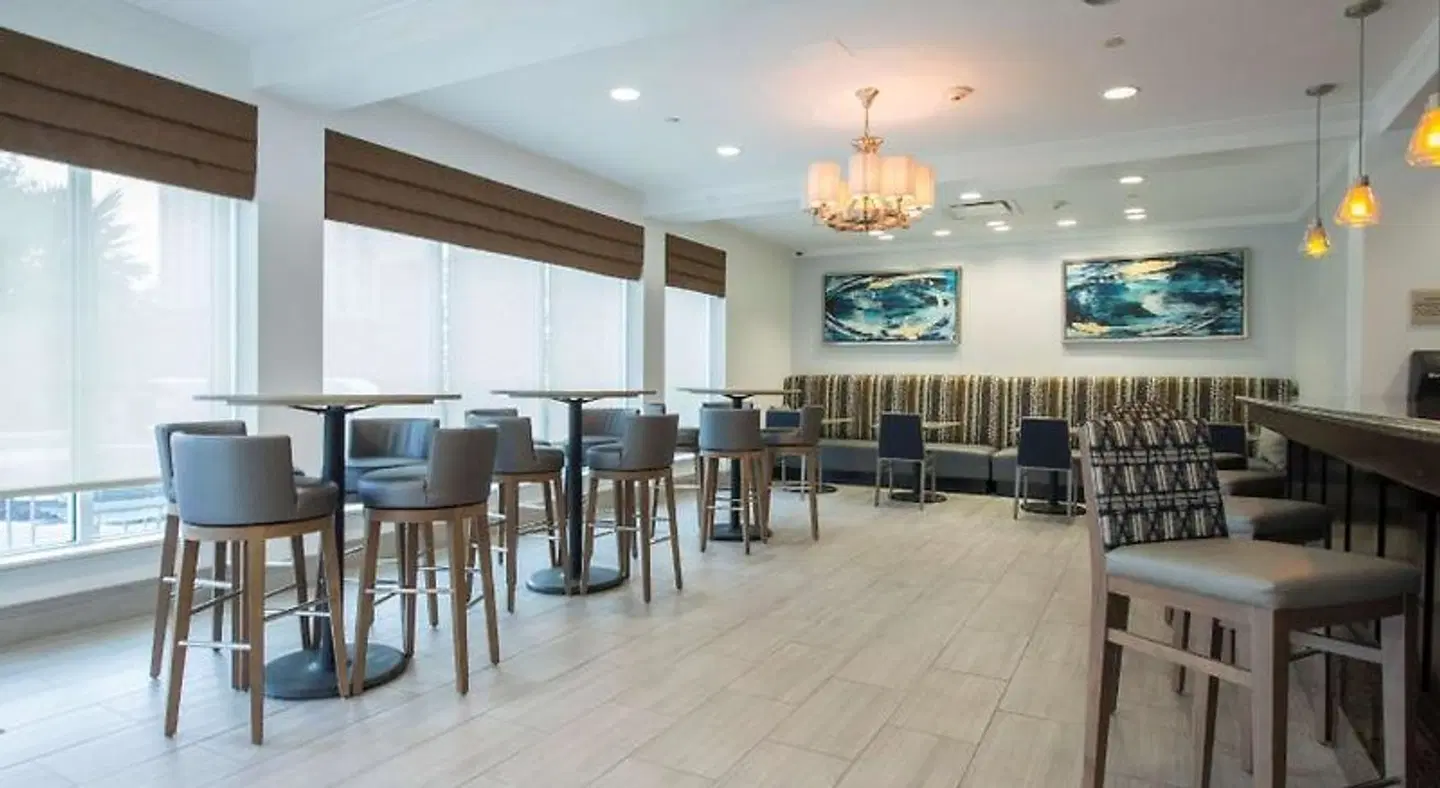 Hilton Garden Inn Atlanta Airport North Bar