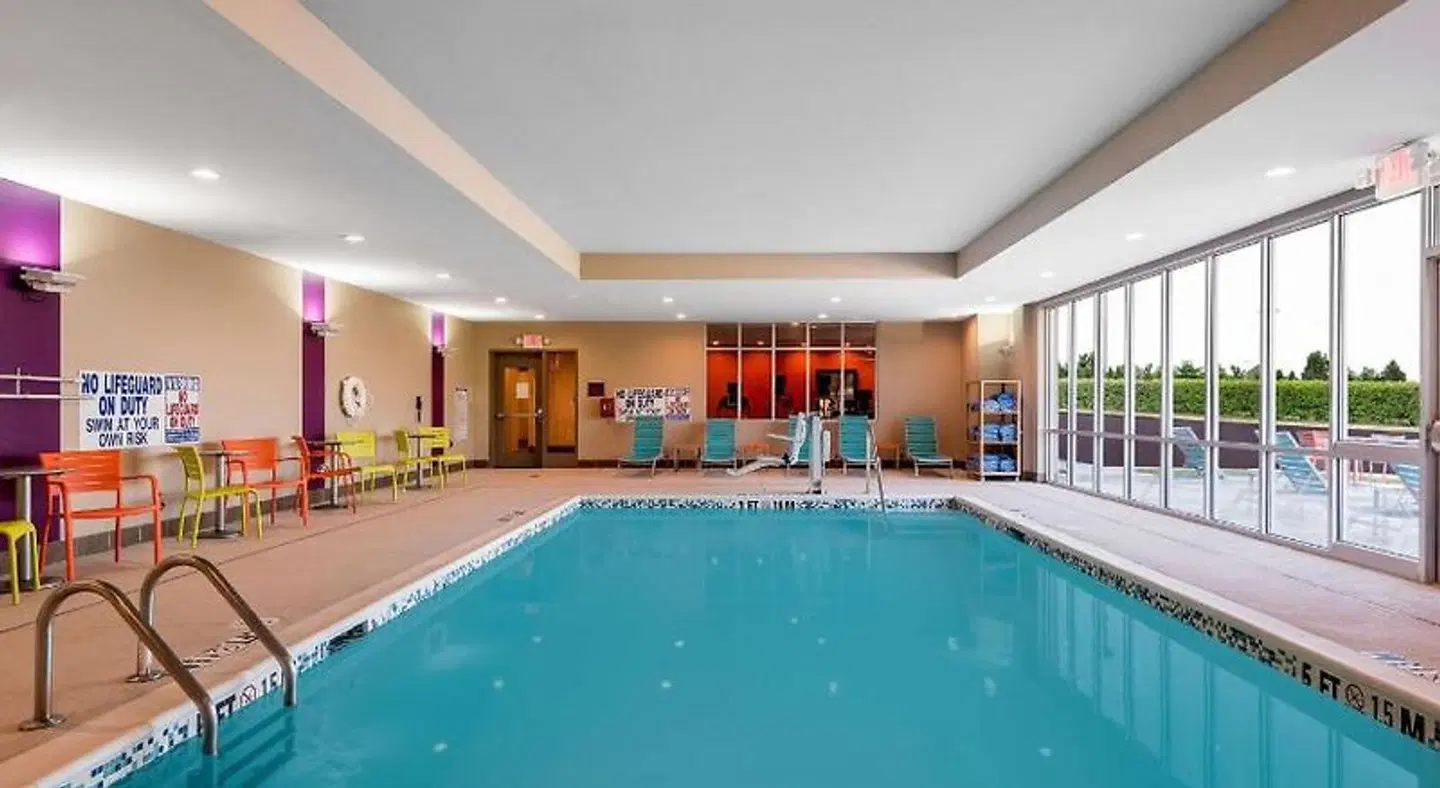 Home2 Suites by Hilton Charlotte University Research Park Hallenbad