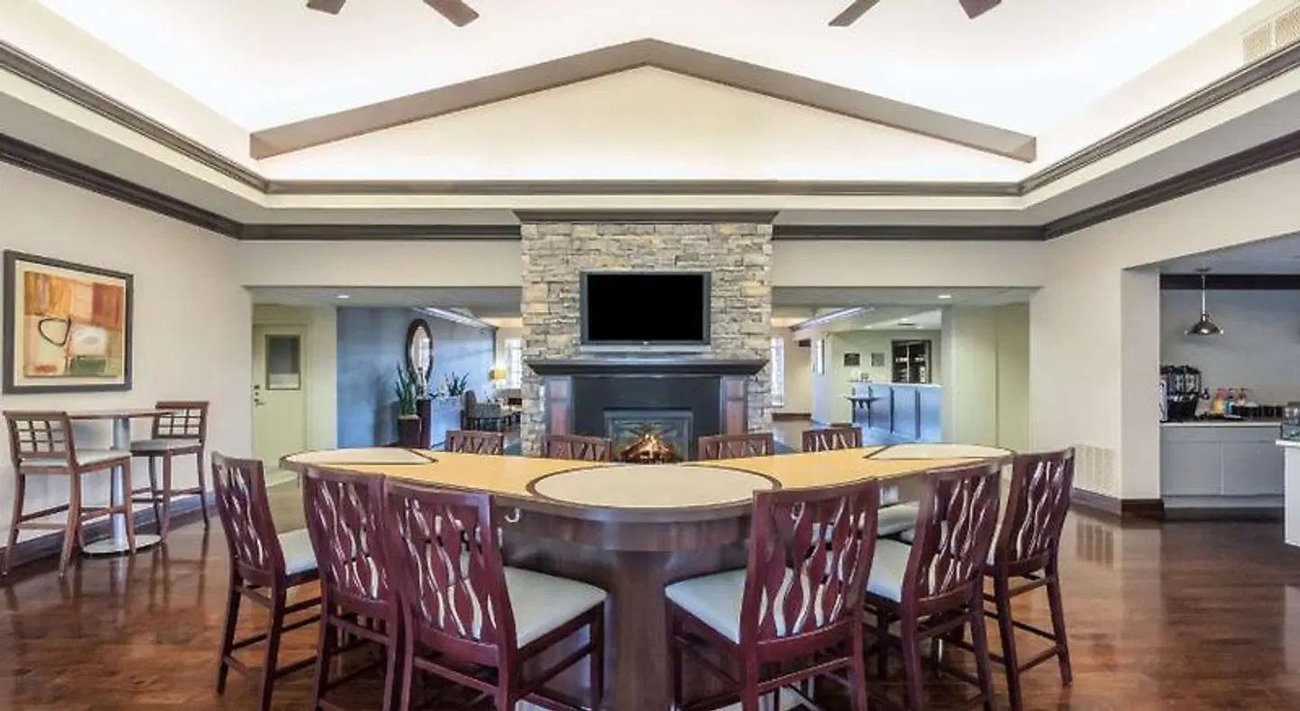 Homewood Suites by Hilton Louisville-East Bar