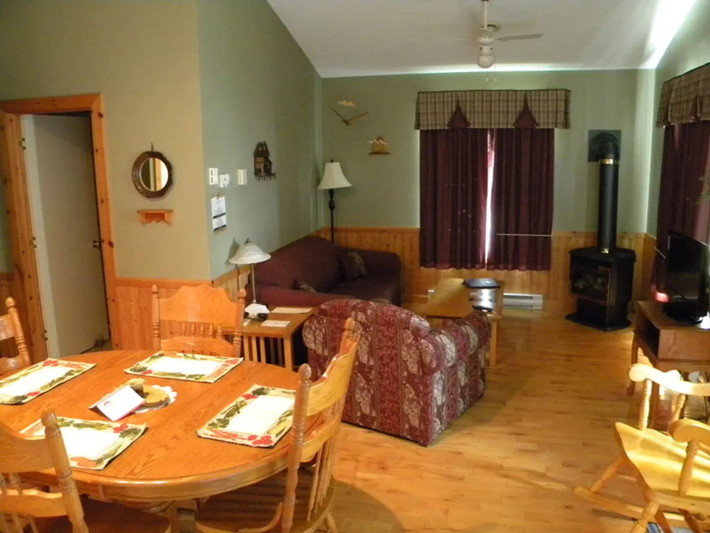 Villegiature Deux Rivieres Resort ROOM_EXAMPLE