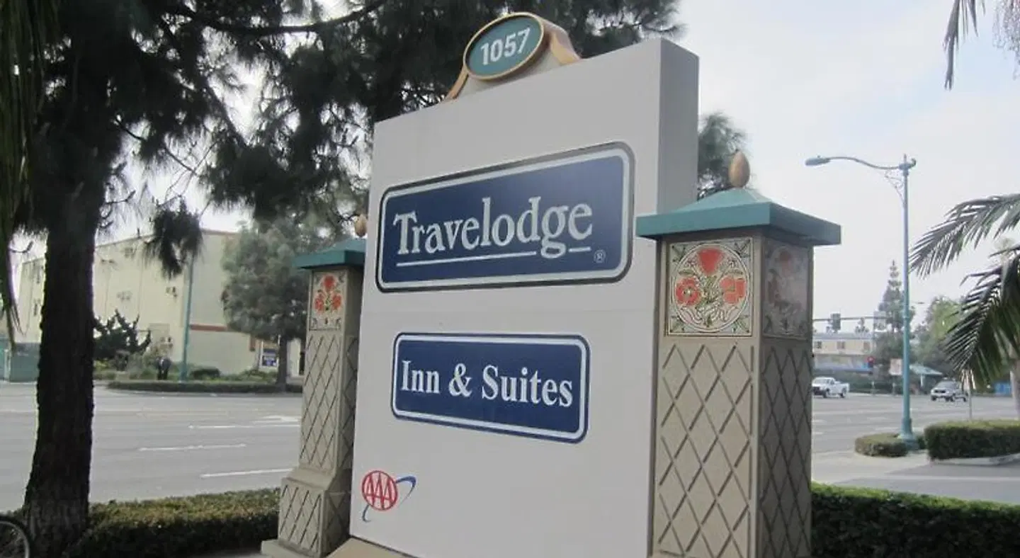 Travelodge Inn & Suites by Wyndham Anaheim on Disneyland Dr EXTERIOR