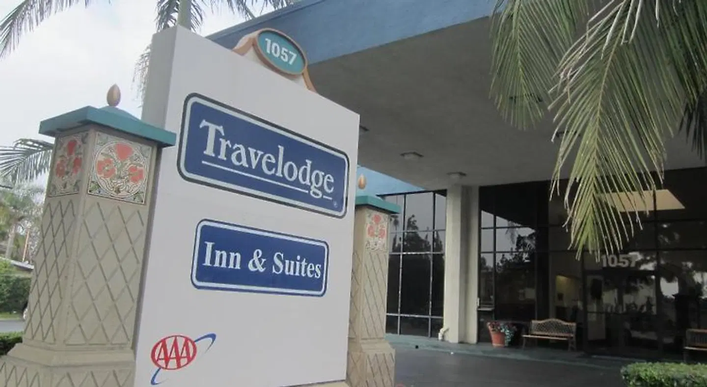 Travelodge Inn & Suites by Wyndham Anaheim on Disneyland Dr EXTERIOR