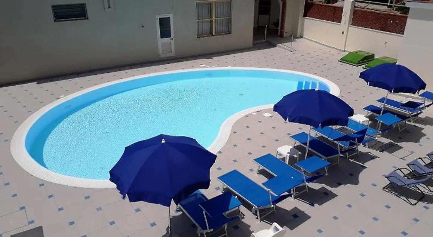Central Park OUTDOOR_POOL