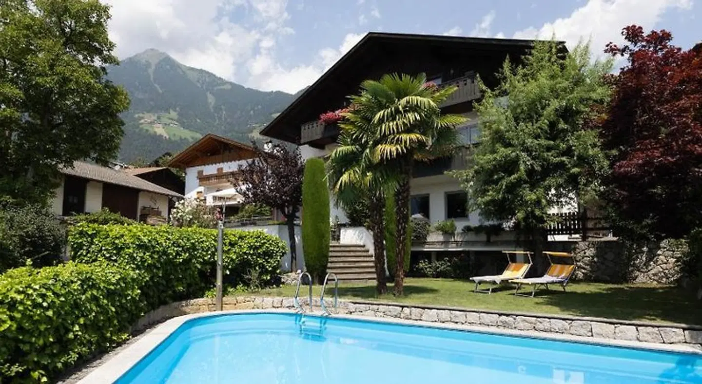 Garni Juval OUTDOOR_POOL