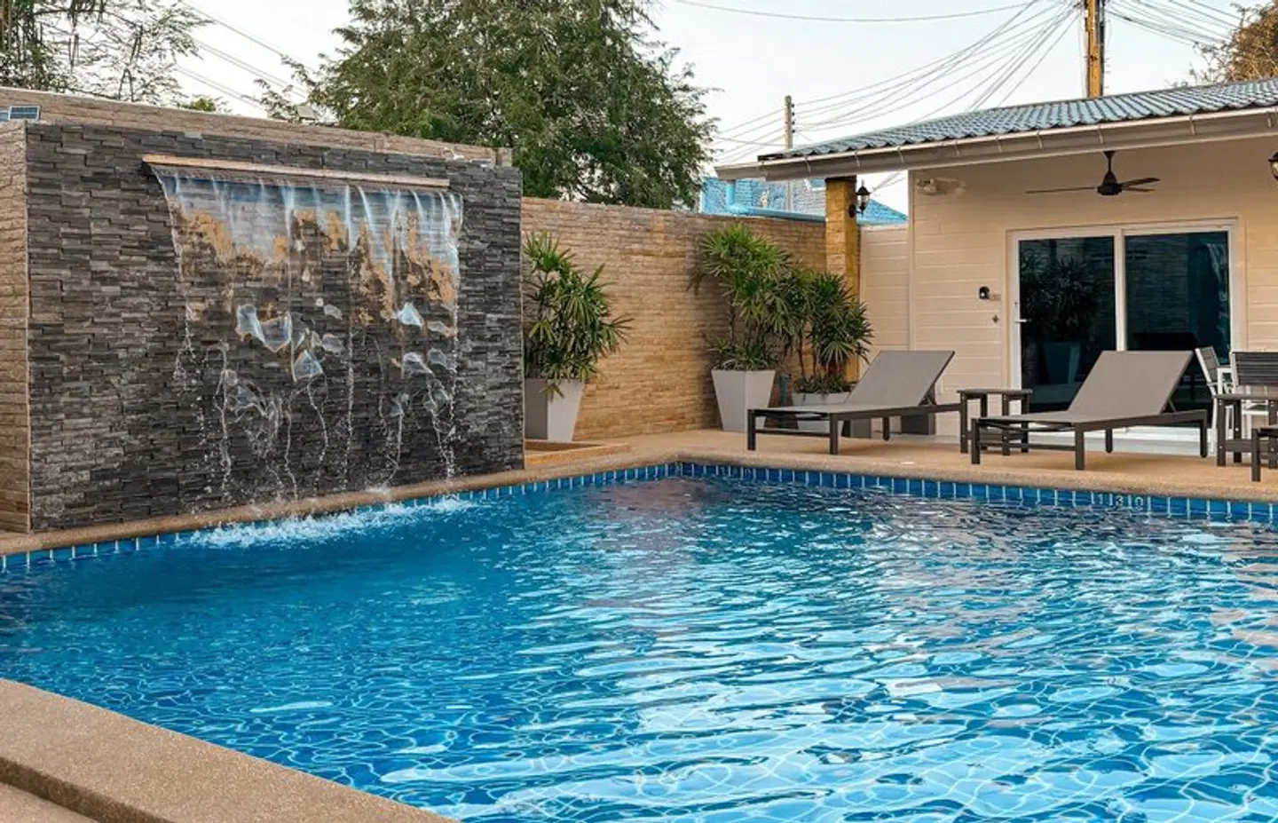 Mangoes Motel OUTDOOR_POOL