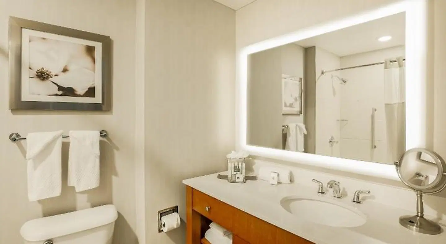 DoubleTree by Hilton Atlanta Airport Badezimmer