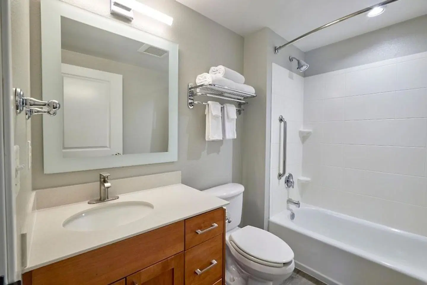 TownePlace Suites by Marriott Medford Badezimmer