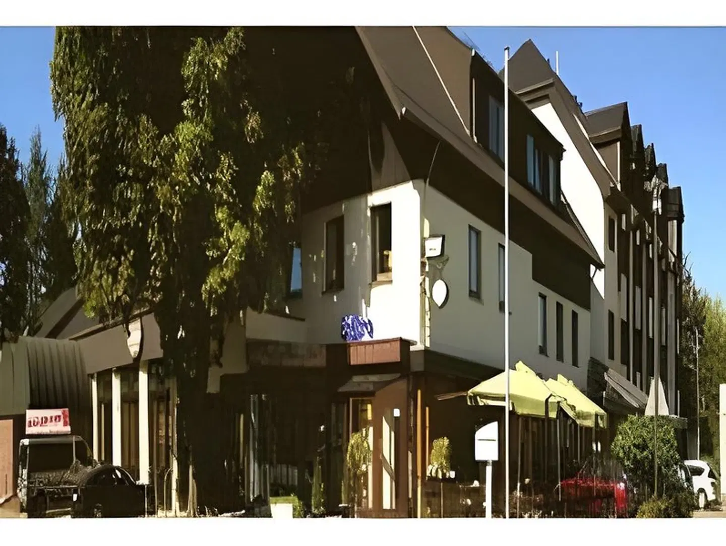 Victoria EXTERIOR