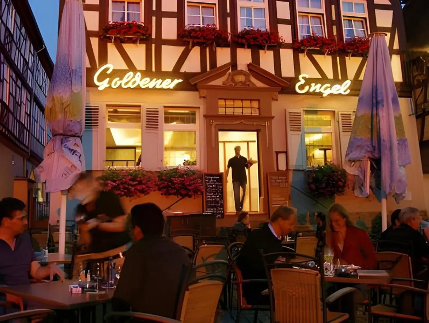 Goldener Engel EXTERIOR