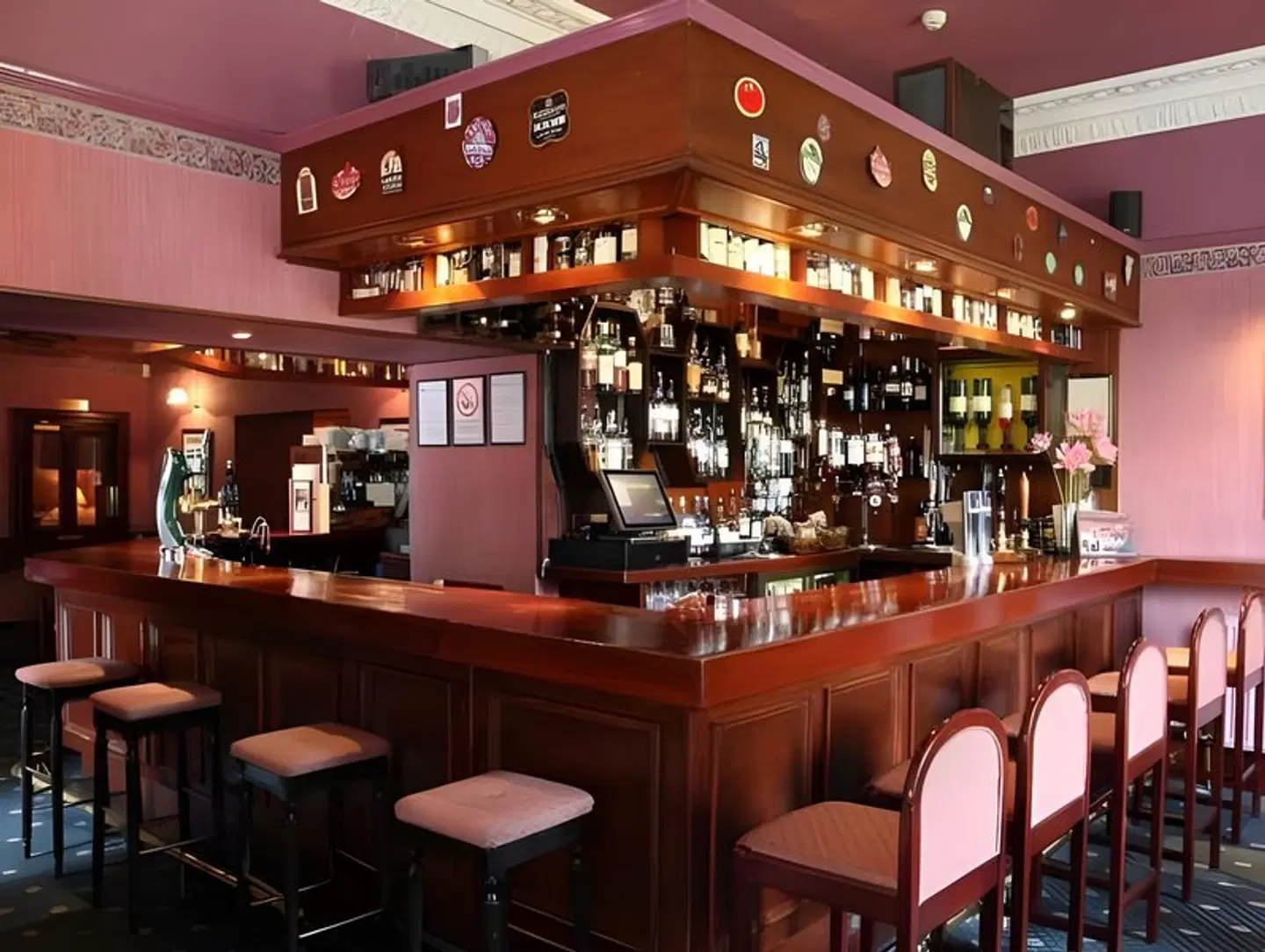 Sunninghill Hotel Bar
