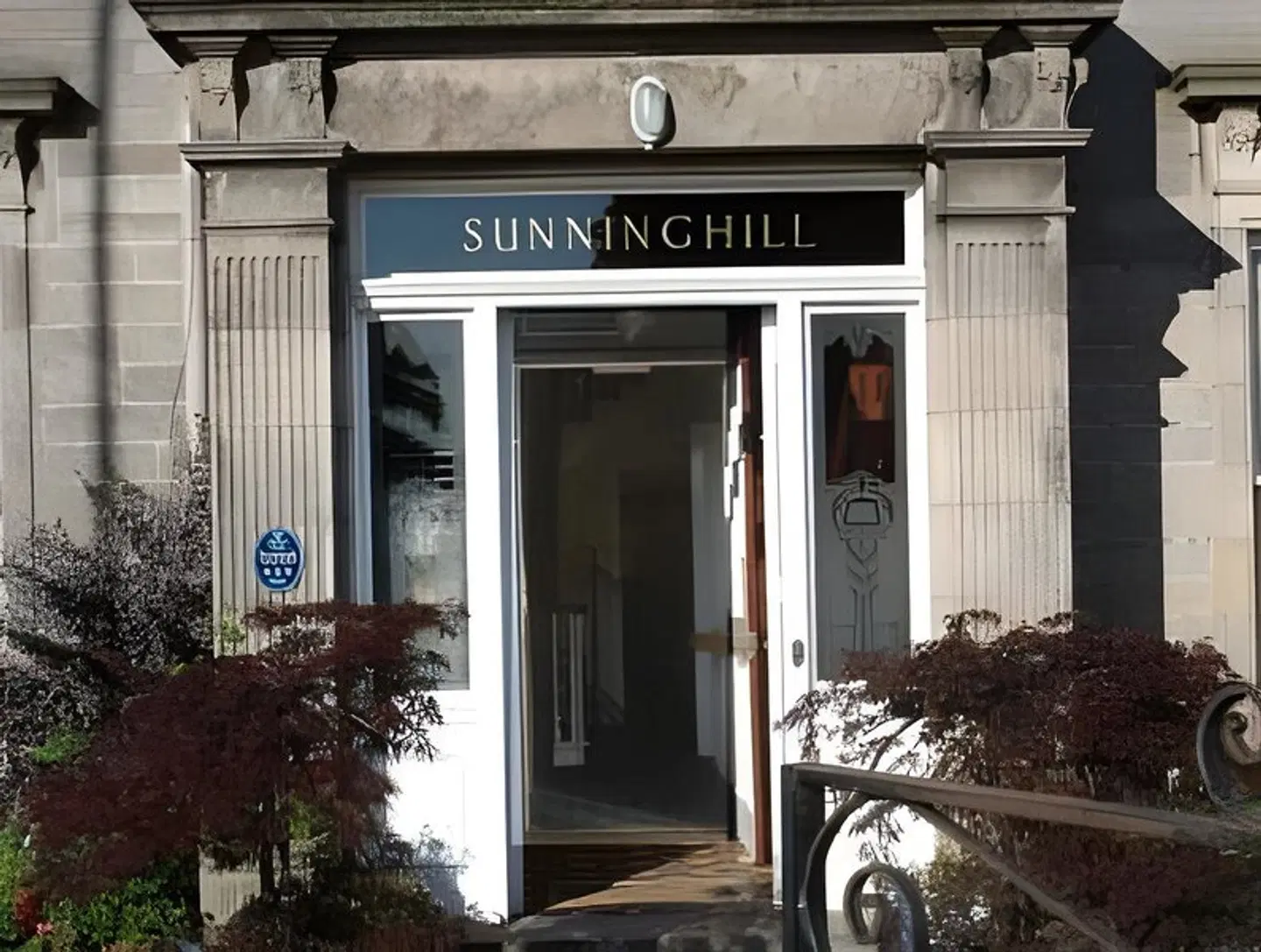 Sunninghill Hotel EXTERIOR