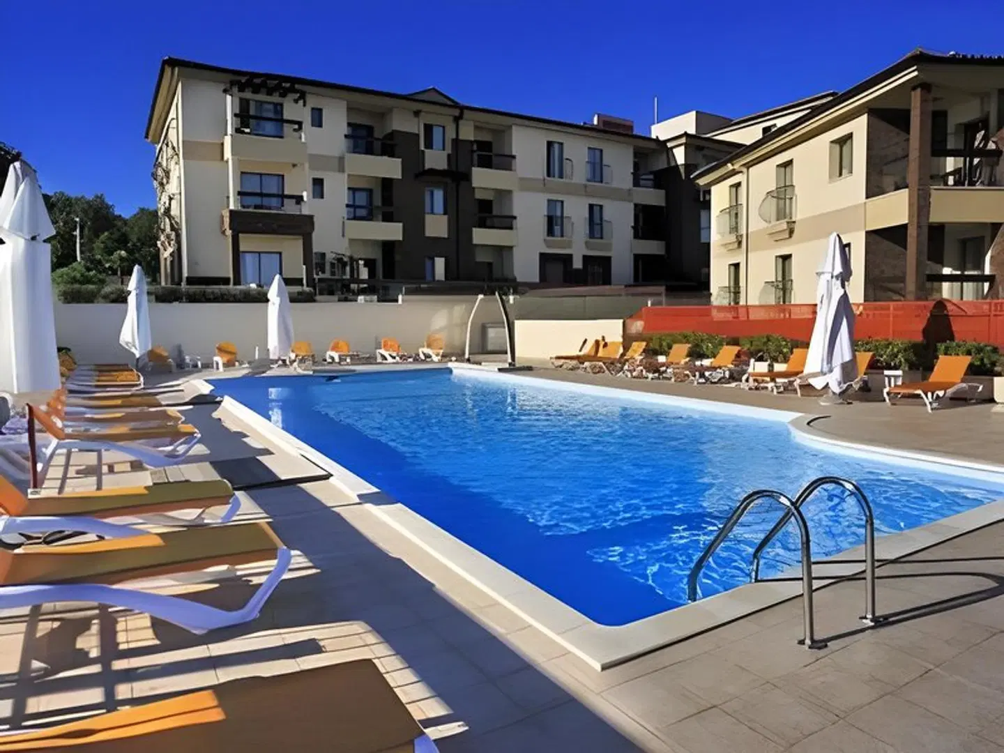 Blue Waves Resort OUTDOOR_POOL