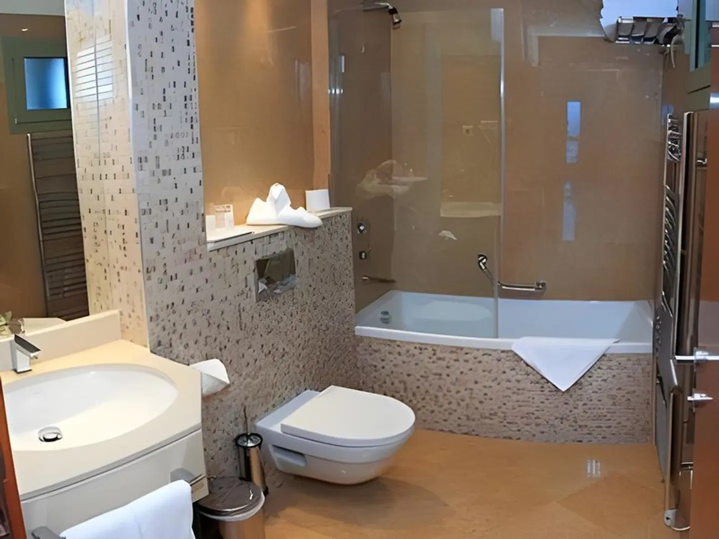 Blue Waves Resort Badezimmer