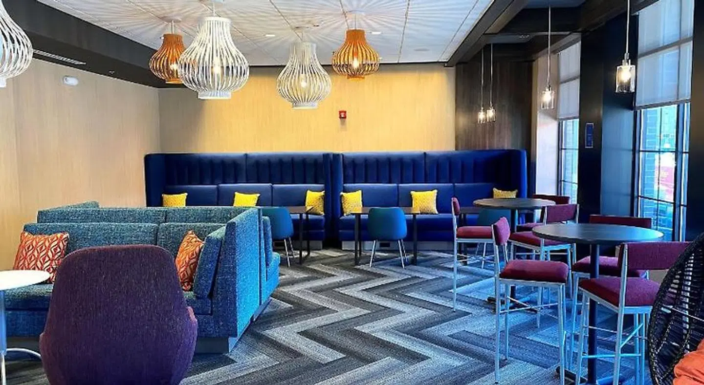 Tru By Hilton Baltimore Harbor East, MD Bar