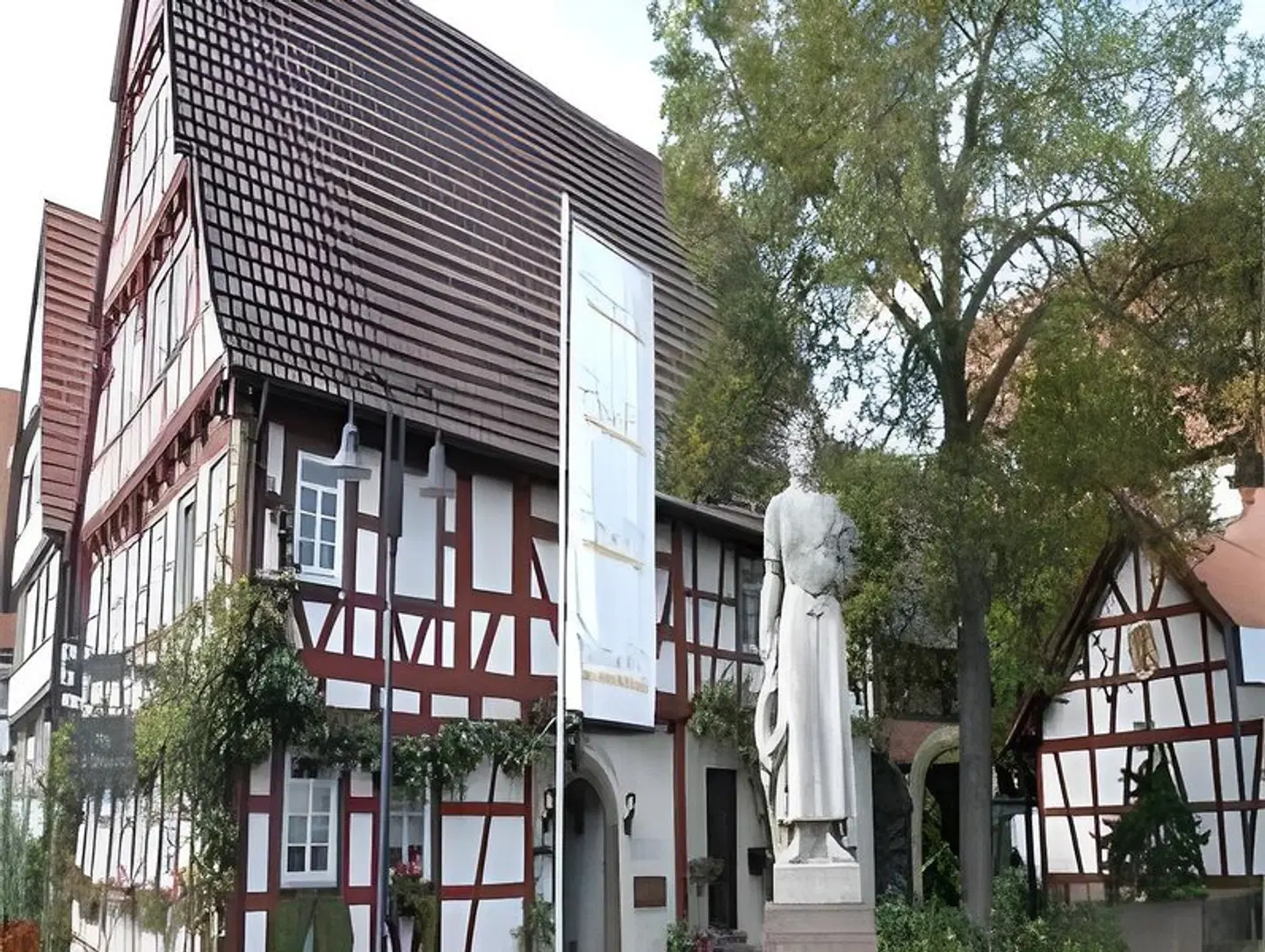 Hirsch EXTERIOR