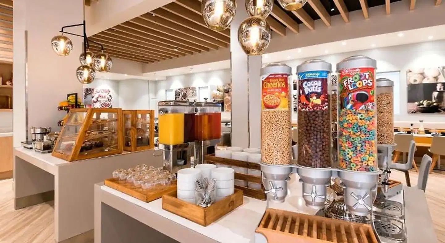 DoubleTree by Hilton Phoenix Mesa Lobby