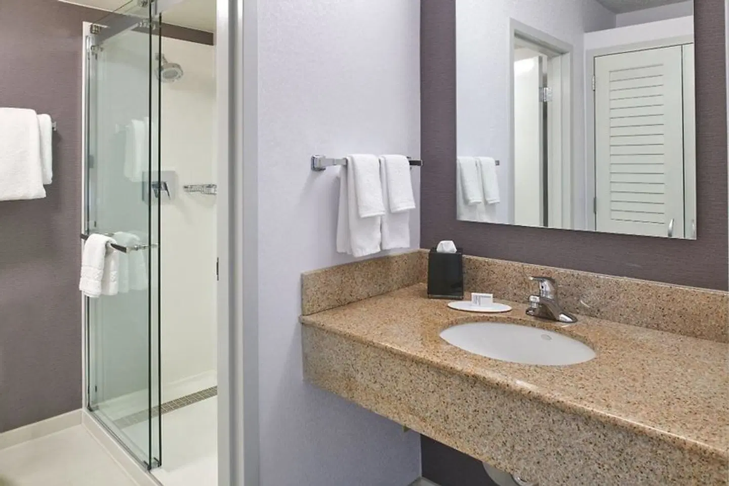 Courtyard by Marriott Detroit Troy Badezimmer