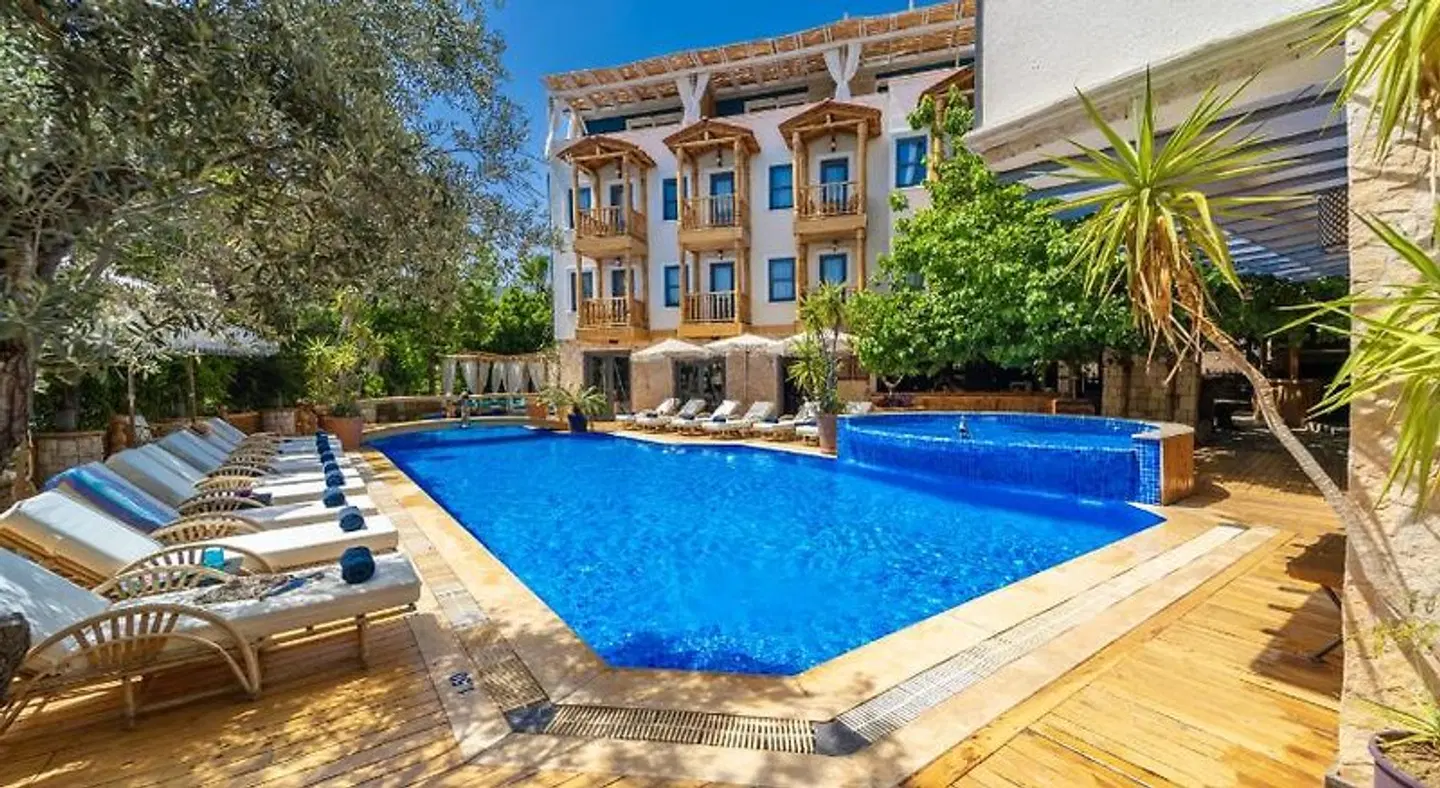 Elixir Hotel OUTDOOR_POOL