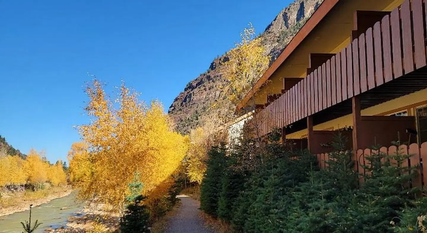 Hot Springs Inn EXTERIOR
