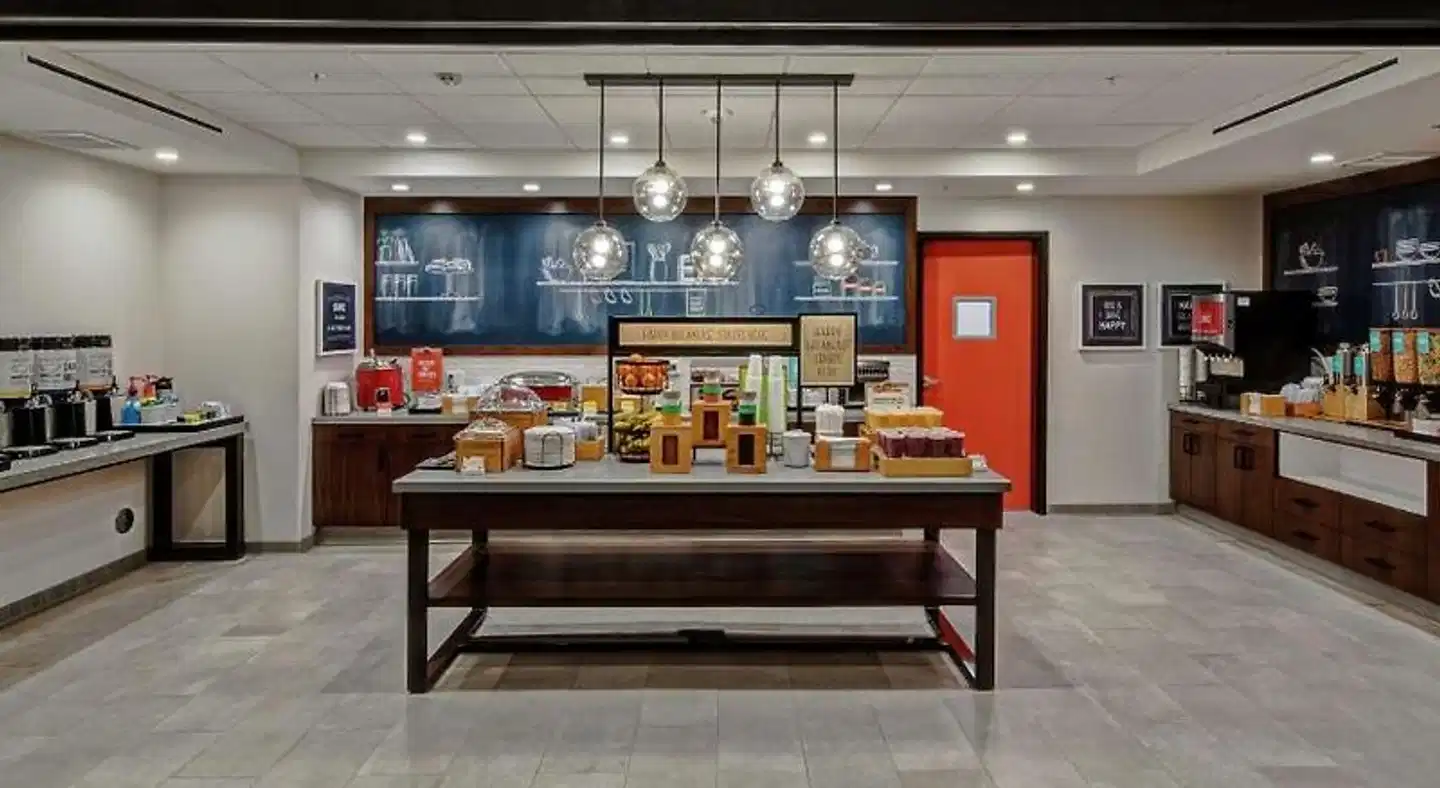 Hampton Inn Fresno Airport Lobby