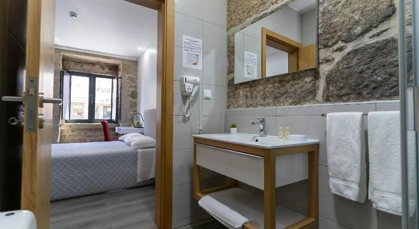 Alojamento Girassol - Guest House Badezimmer