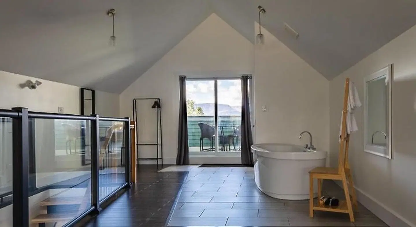 The Tides Inn Badezimmer