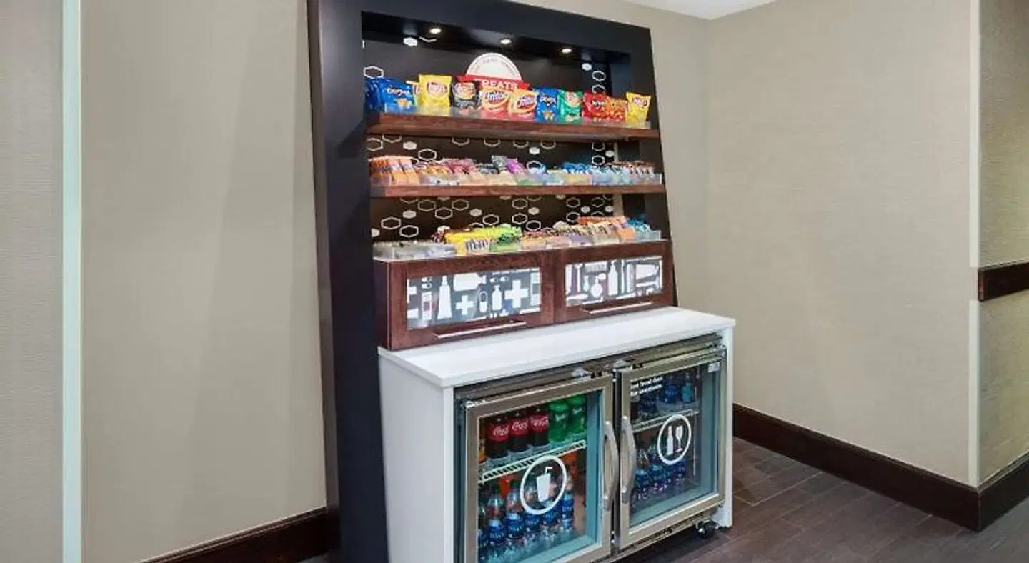 Hampton Inn Atlanta-Perimeter Center Bar