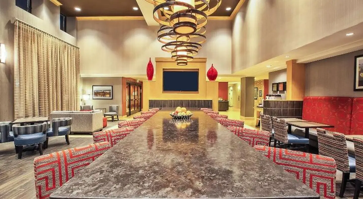 Hampton Inn & Suites Madison - West LOUNGE_LOBBY
