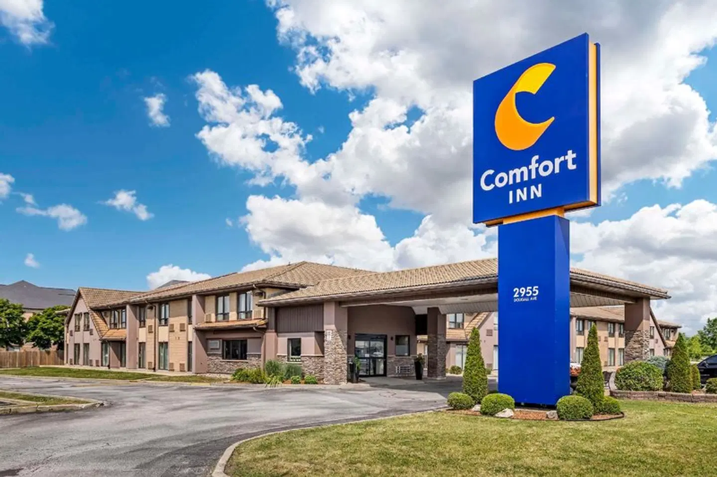 Comfort Inn Windsor EXTERIOR