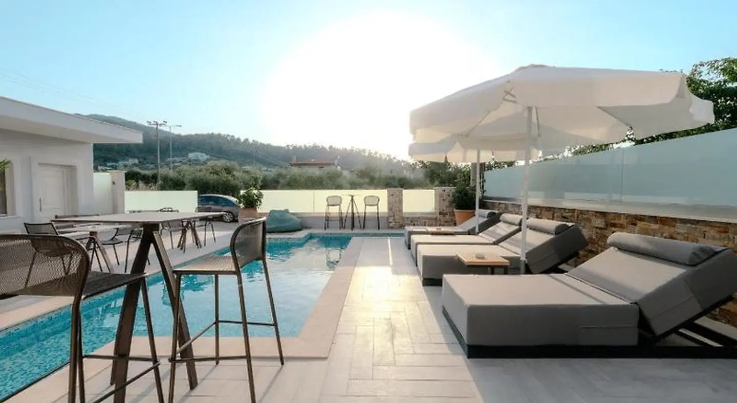 Metsikas Residence OUTDOOR_POOL