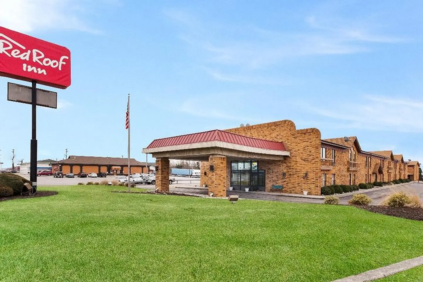 Red Roof Inn Fort Wayne EXTERIOR