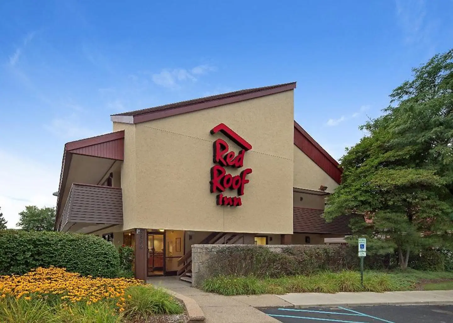 Red Roof Inn Rochester Hills EXTERIOR