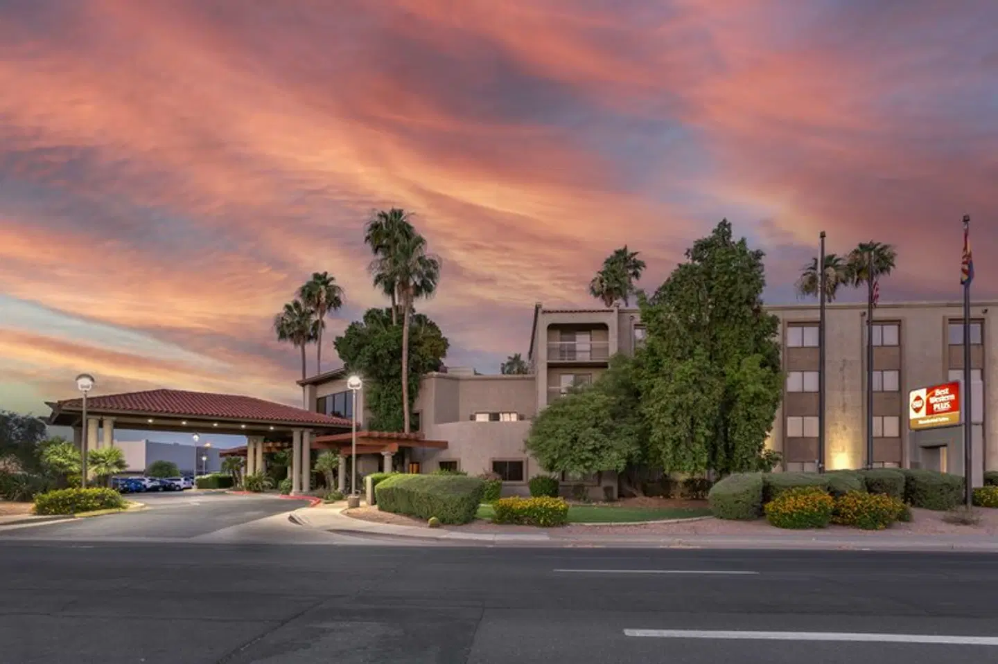 Best Western Plus Scottsdale Thunderbird Suites EXTERIOR