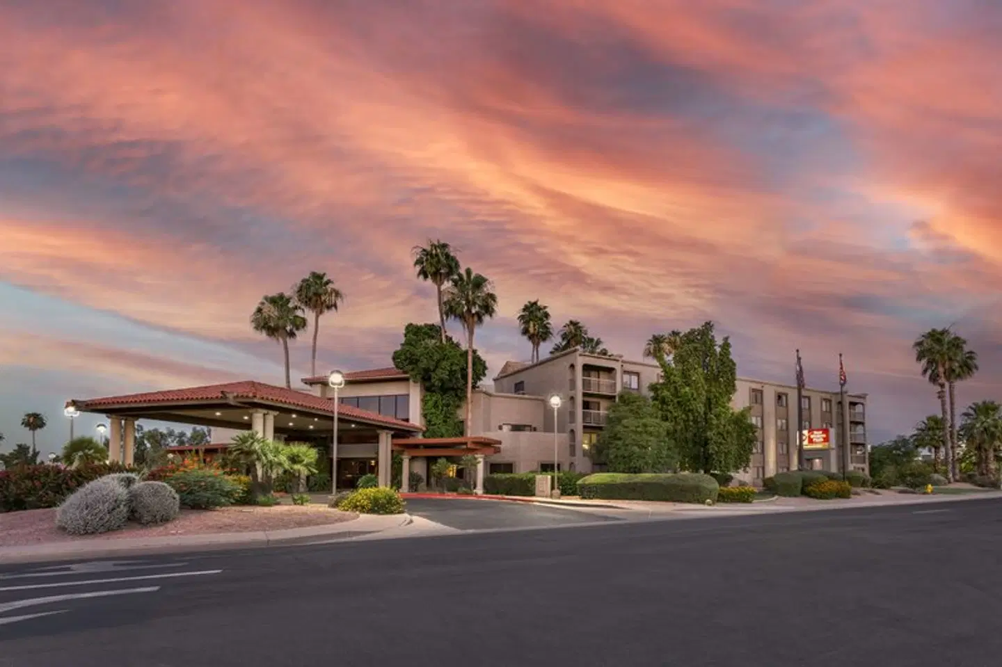 Best Western Plus Scottsdale Thunderbird Suites EXTERIOR