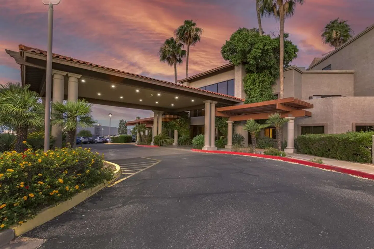Best Western Plus Scottsdale Thunderbird Suites EXTERIOR
