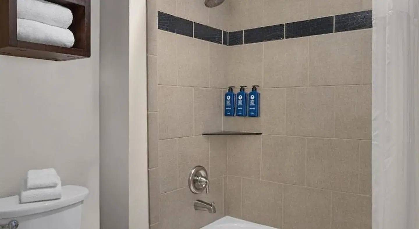 Peacock Suites Badezimmer