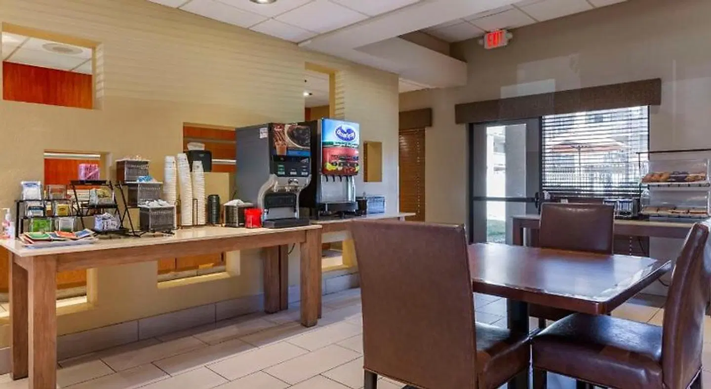 Best Western Plus Scottsdale Thunderbird Suites LOUNGE_LOBBY