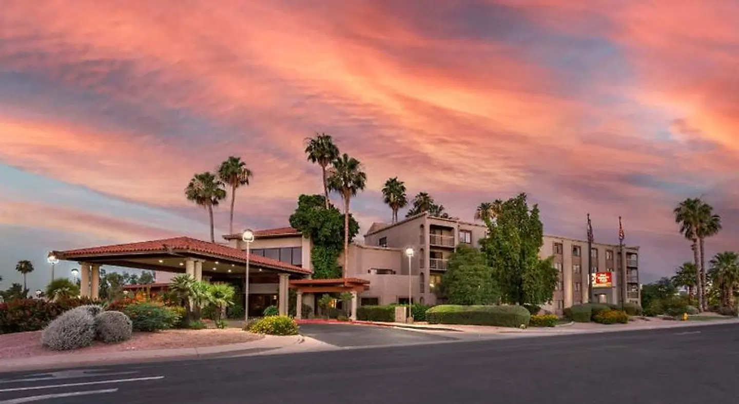 Best Western Plus Scottsdale Thunderbird Suites EXTERIOR
