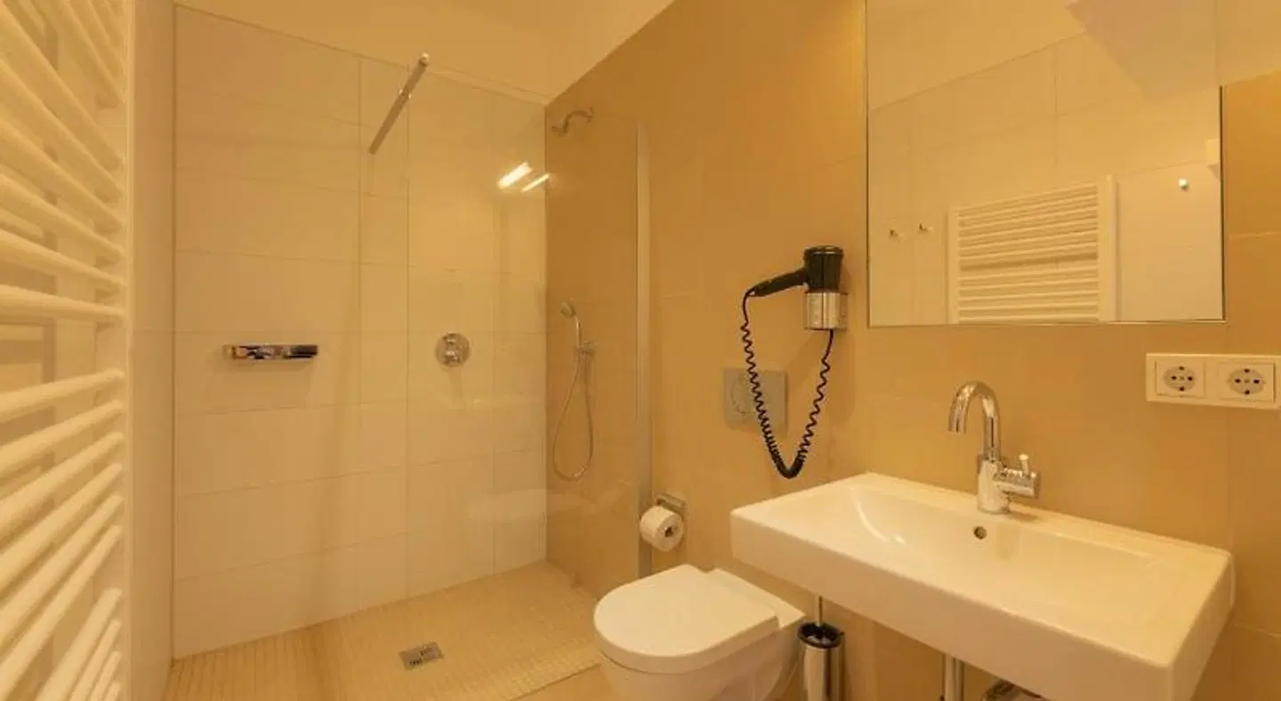 Biohotel Stiftsgut Wilhelmsglücksbrunn Badezimmer
