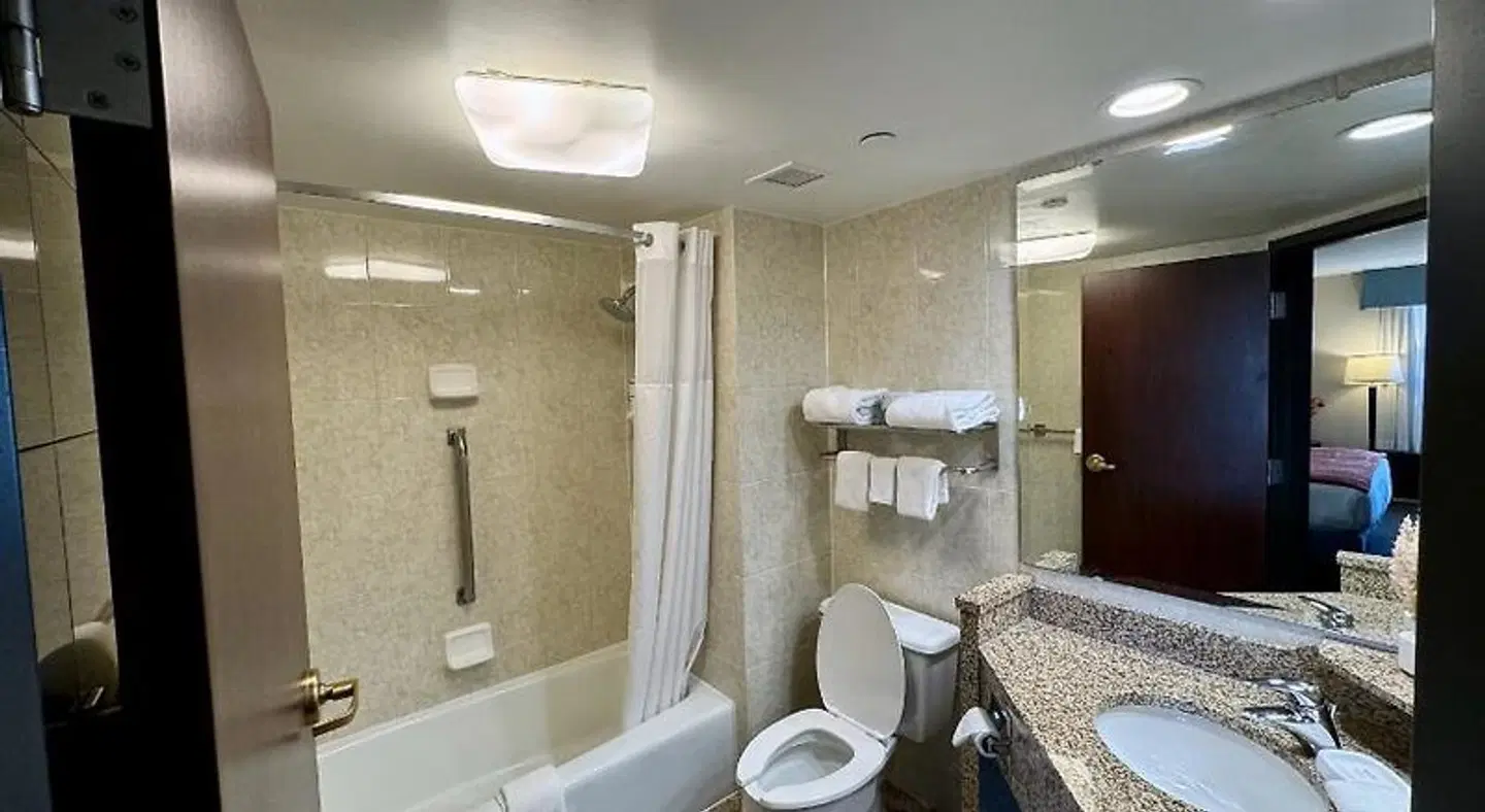 Drury Inn & Suites Troy Badezimmer